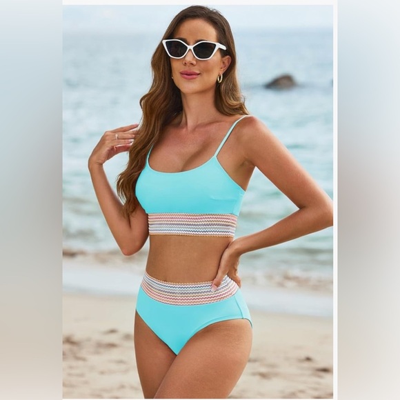 Elegant turquoise Bikini 
High Waisted
Scoop Neck 
Adjustable Spaghetti Straps - Picture 4 of 8